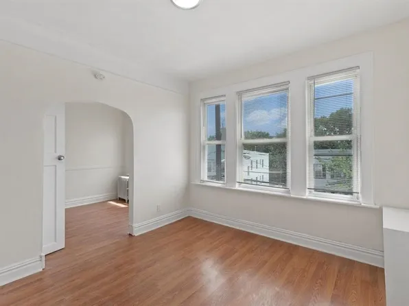 725 Garfield Avenue image 11 of 36