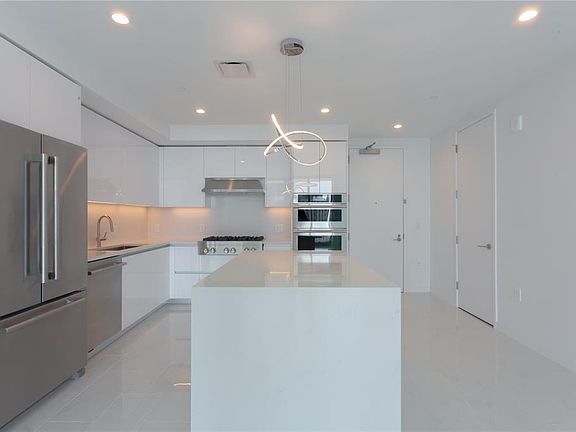 5th image of 400 Central Ave #1806