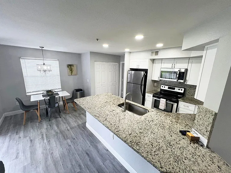 7250 Westpointe Blvd — Photo 11