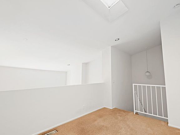 4th image of 607 N Rossmore Ave APT 202