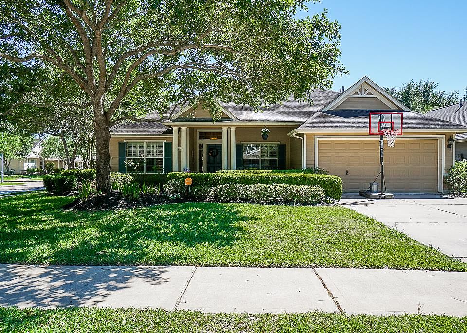 1st image of 22707 Abbutsford Ln