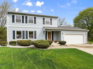 1608 Plum Ct, Downers Grove, IL 60515