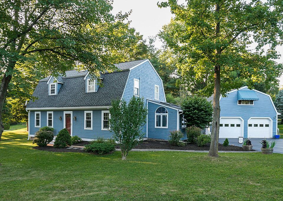 Welcome to 15 Lafayette Dr!