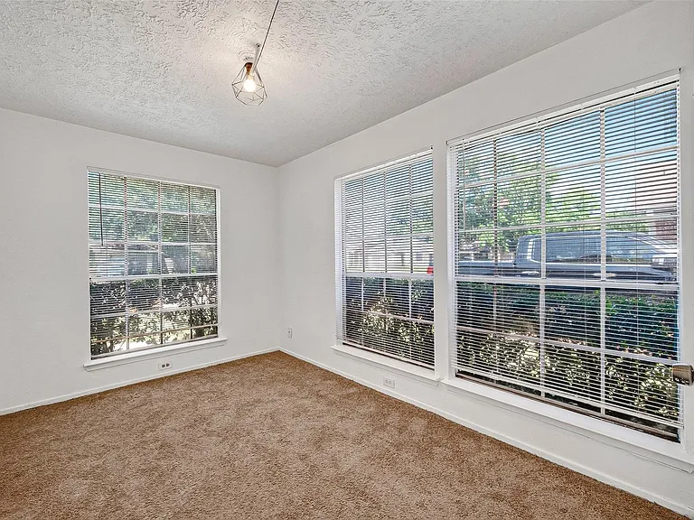 4632 Greenwood Dr — Photo 12