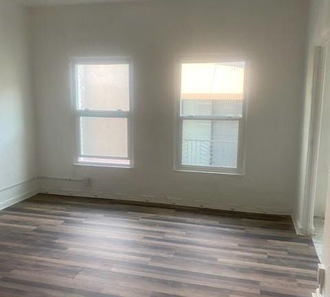 4th image of 220 S Jackson St #306