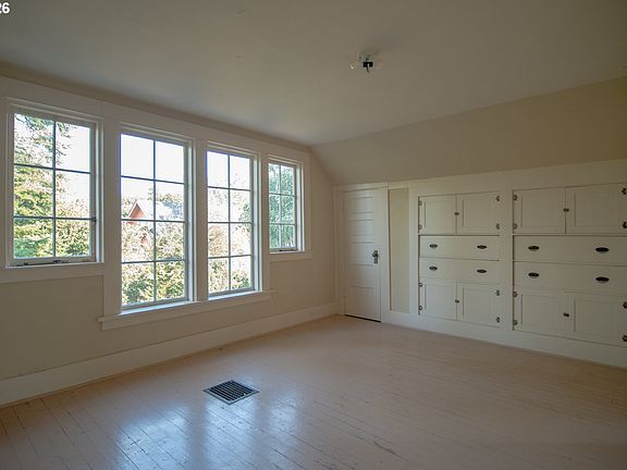 2nd image of 5914 N Burrage Ave