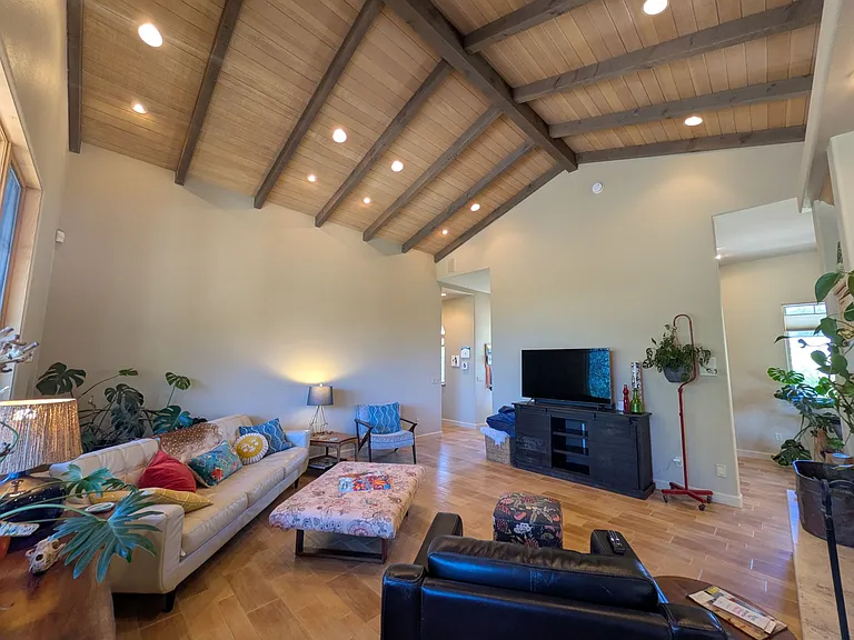8565 Orcutt Rd — Photo 7