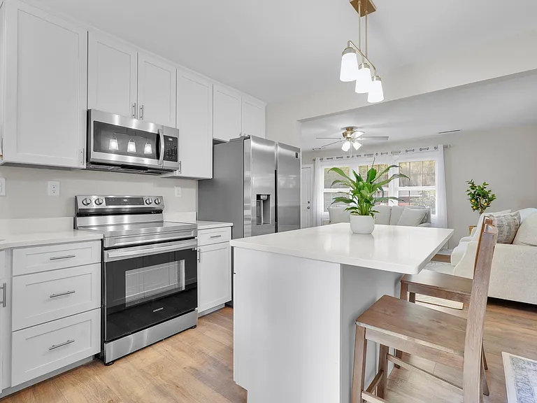 510 Center Dr E — Photo 8