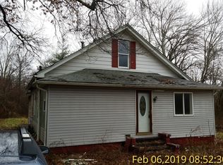 805 S Taylor St, Benton, IL 62812