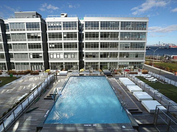 5th image of 8 Navy Pier Ct Unit 3011