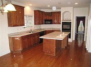 5th image of 372 Steeplechase Dr
