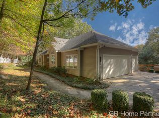 4302 Knapp Valley Dr NE, Grand Rapids, MI 49525