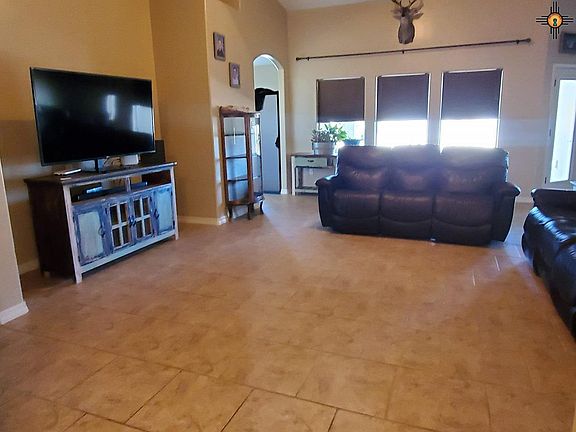 3rd image of 3904 N Jesse James Ct