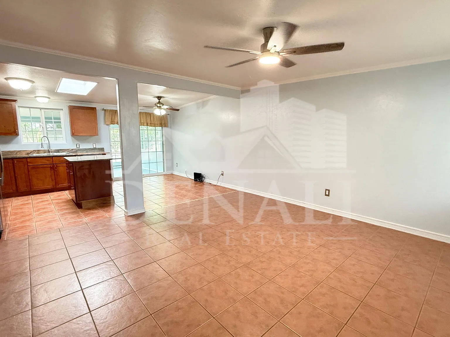3 bed, 2.0 bath, 1299 sqft, $1,795 — Photo 3