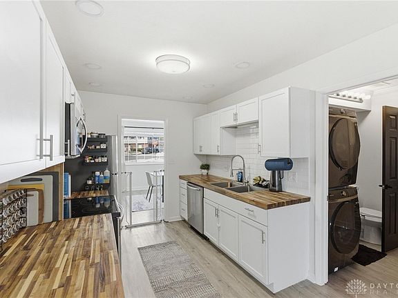 3rd image of 10 Woods Rd