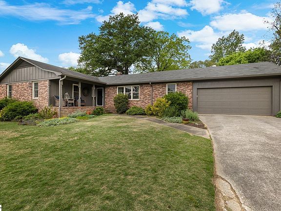 2nd image of 8 Sandown Ln