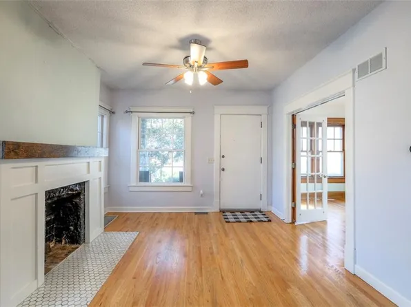 829 W 40th St, Kansas City, MO 64111