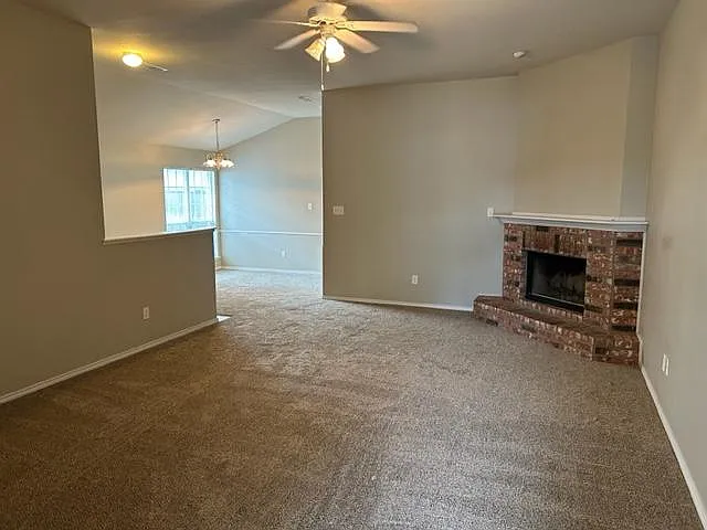 3 bed, 1950 sqft, $1,850 — Photo 2