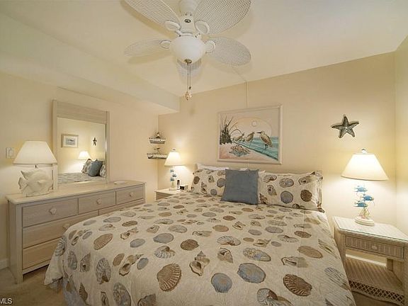 5th image of 671 E Gulf Dr Unit 5B1