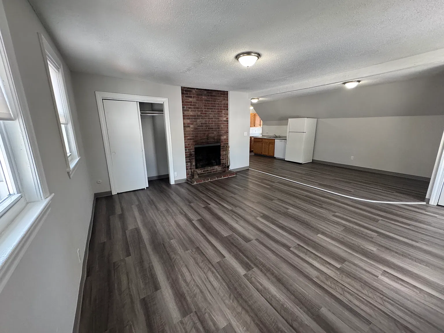 82 Robbins St — Photo 1