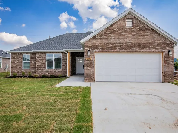 304 White Oak St, Gentry, AR 72734