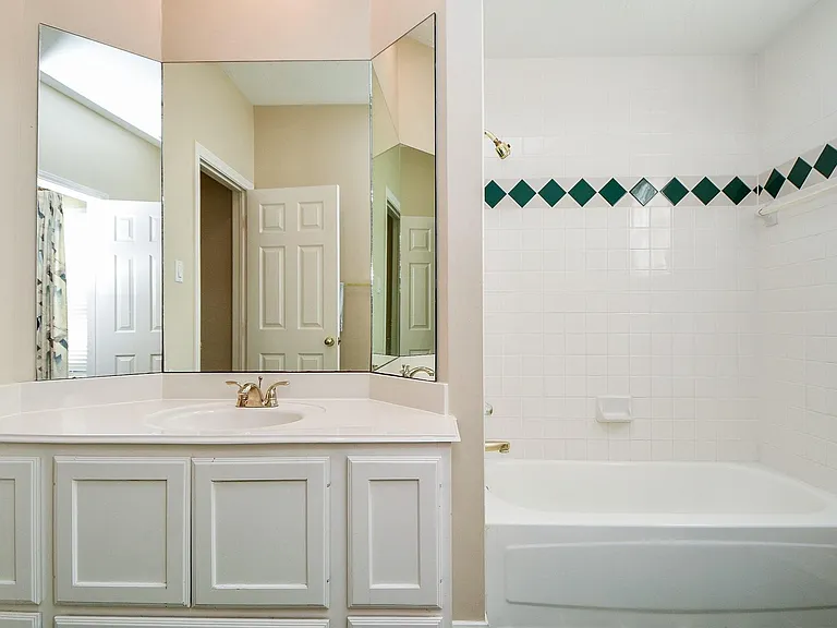 1502 Emerald Springs Ct — Photo 36