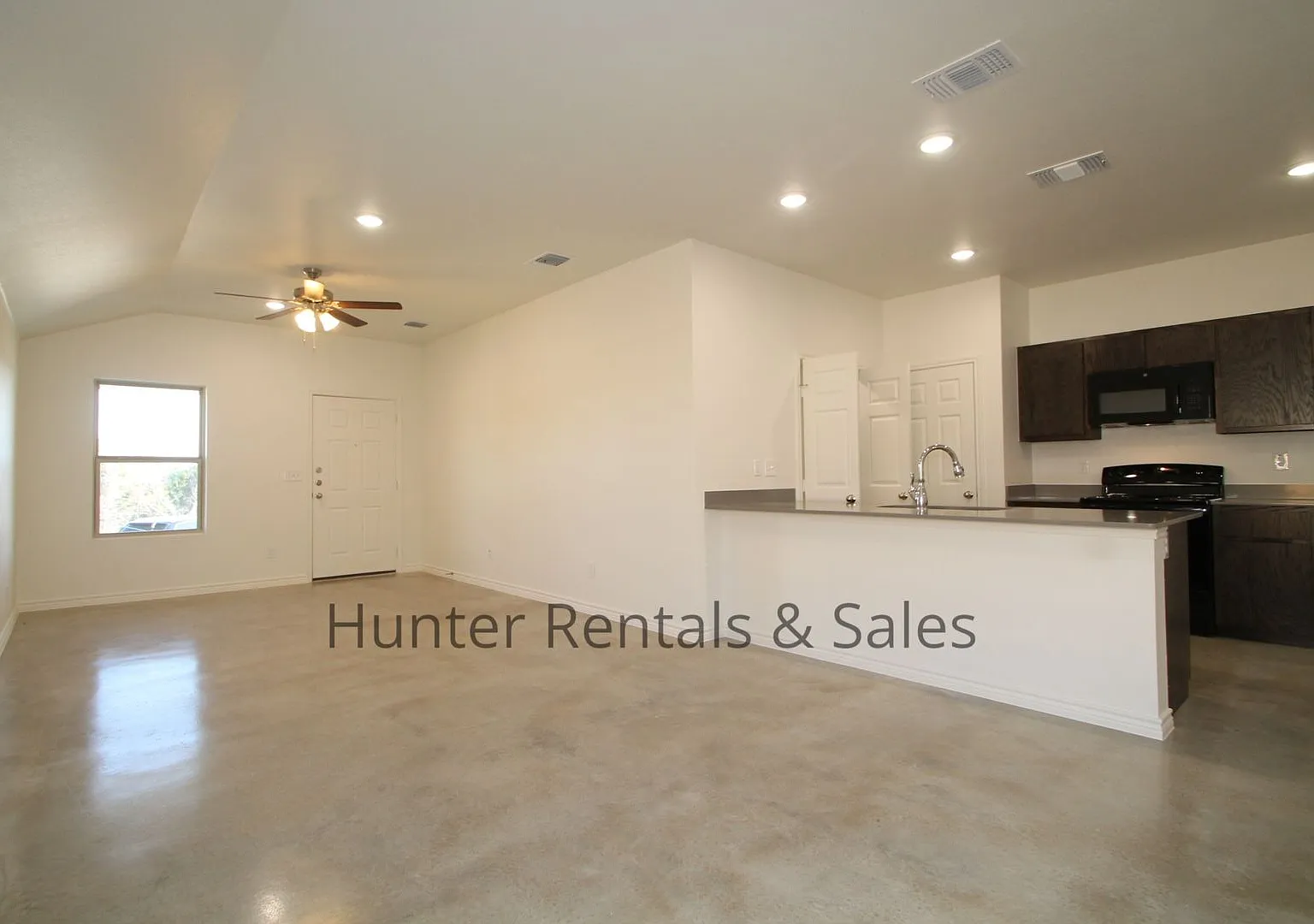 Modern Newer Duplex off Warrior's Path in Harker Heights — Photo 4