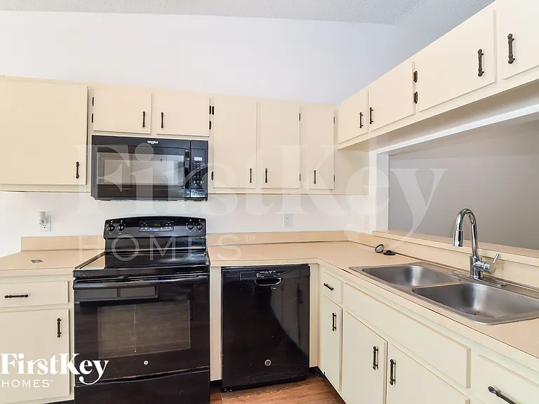 3228 Curry Woods Cir #2 — Photo 6