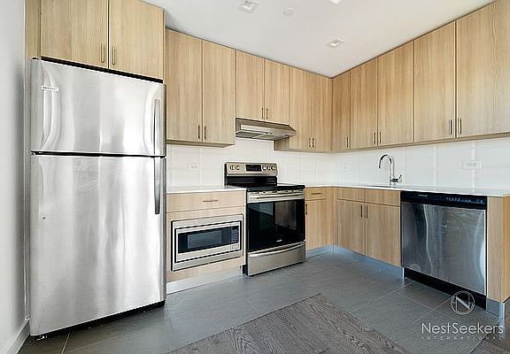 5th image of 11-39 49th Ave #303