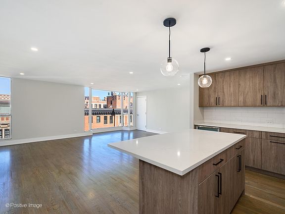 5th image of 227 E Walton Pl APT 13W
