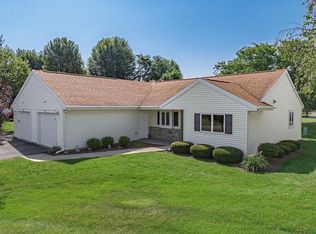 521 Meadowbrook Ct, Marshall, WI 53559