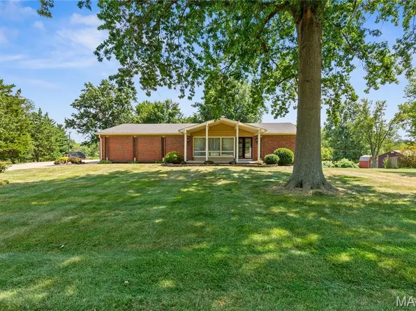 24 Saint Robert Dr, Saint Peters, MO 63376