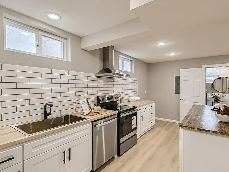 5636 NE 9th Ave #B — Photo 2
