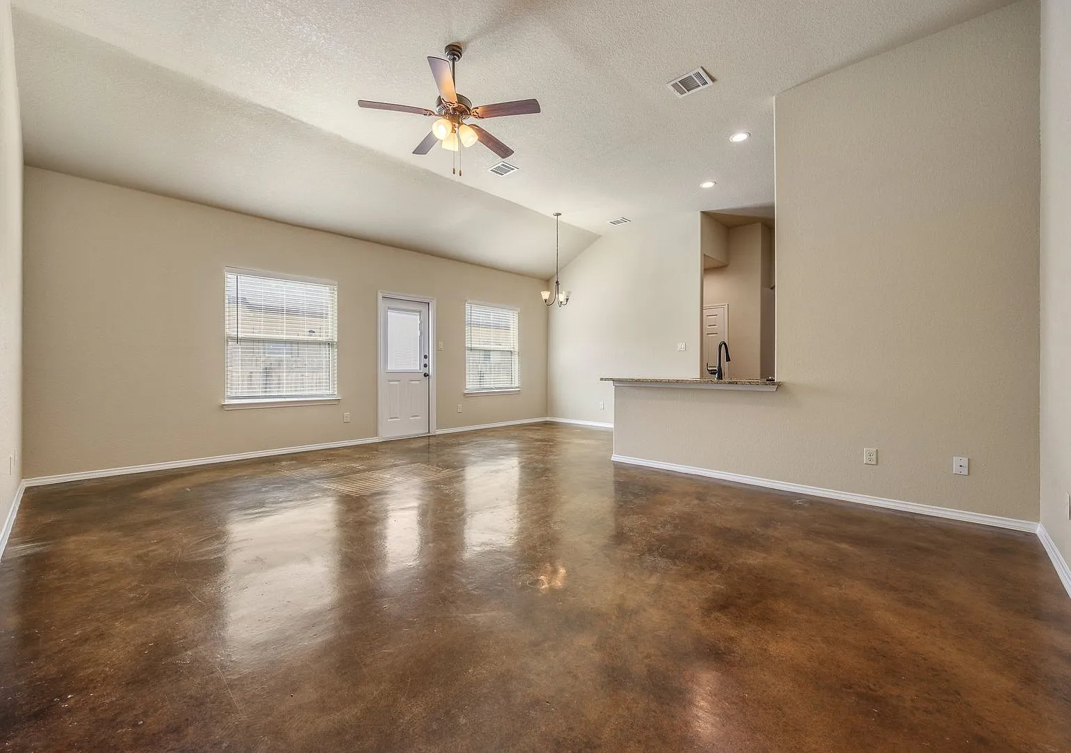 2 Weeks Free! Beautiful 3-Bedroom Home with Open Floor Plan & Private Backyard in New Braunfels — Photo 3