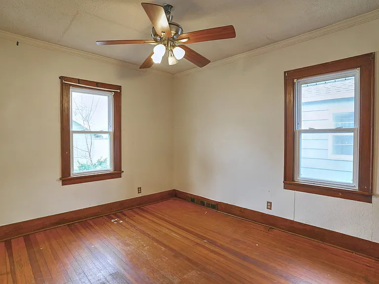 525 E Eckman St — Photo 10