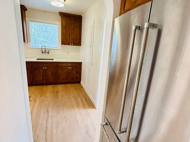 215 Coombs St — Photo 15