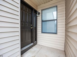 138 Locust Ct, Flemington, NJ 08822