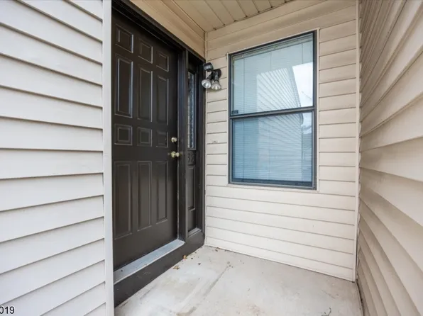 138 Locust Ct, Raritan Twp., NJ 08822