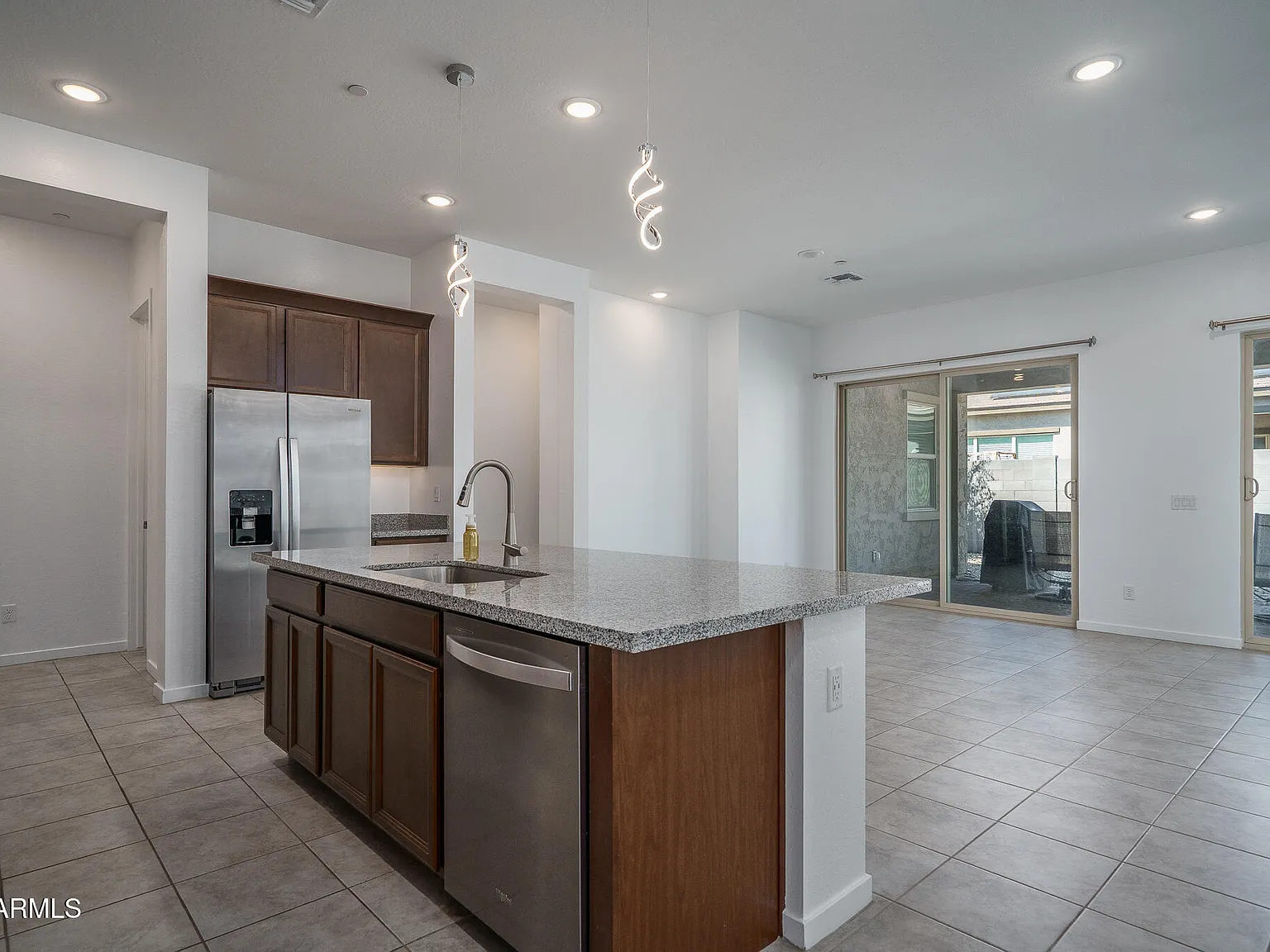 3 bed, 2.0 bath, 1931 sqft, $2,499 — Photo 2