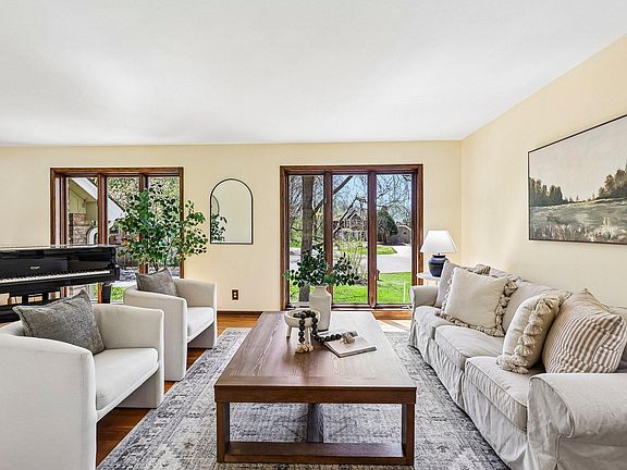 4th image of 16300 Adeline Ln