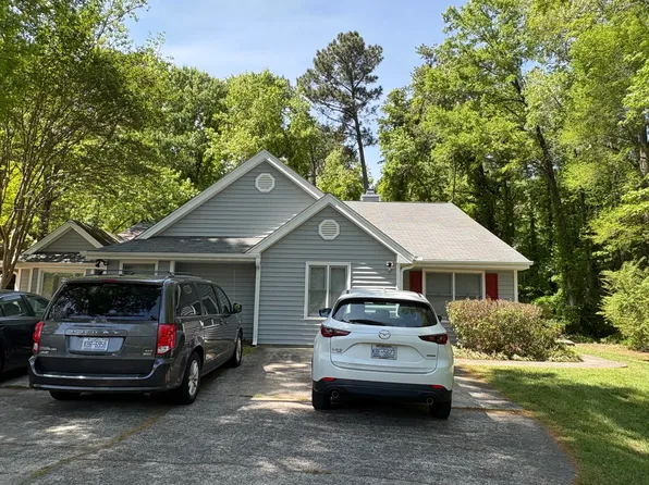 215 Standish Dr, Chapel Hill, NC 27517