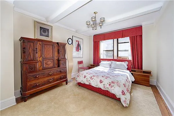 Sold by R New York | media 4