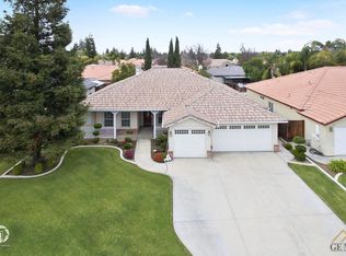 10404 Mersham Hill Dr, Bakersfield, CA 93311