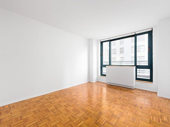 3rd image of 1 Irving Pl #7GI