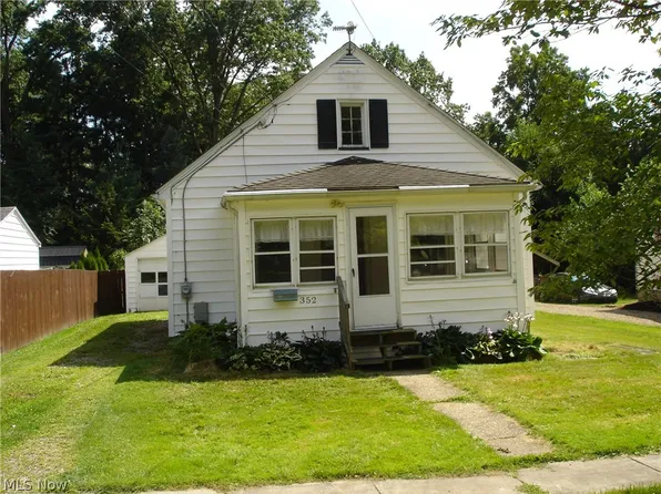 352 E Central Ave, Ravenna, OH 44266