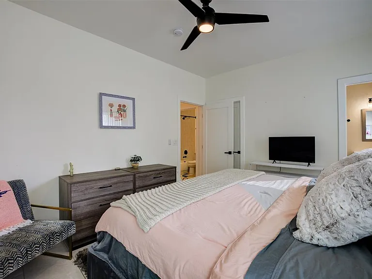 135 W 26th St — Photo 23