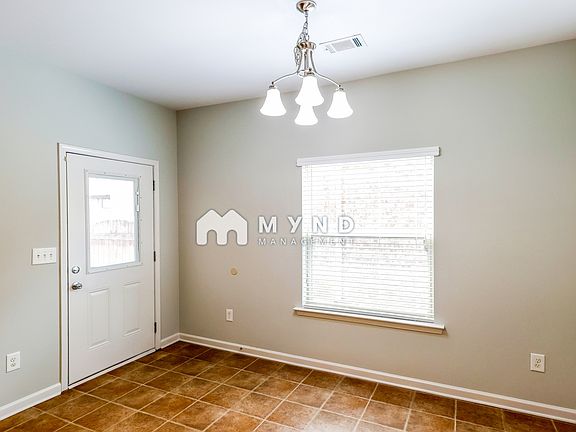4th image of 379 Glen Cross Way
