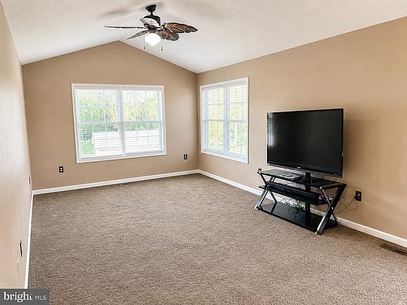 5th image of 326 Hollida Ln