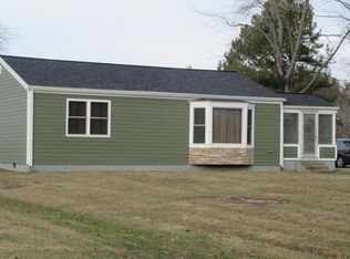 2413 E Washington Rd, Casey, IL 62420