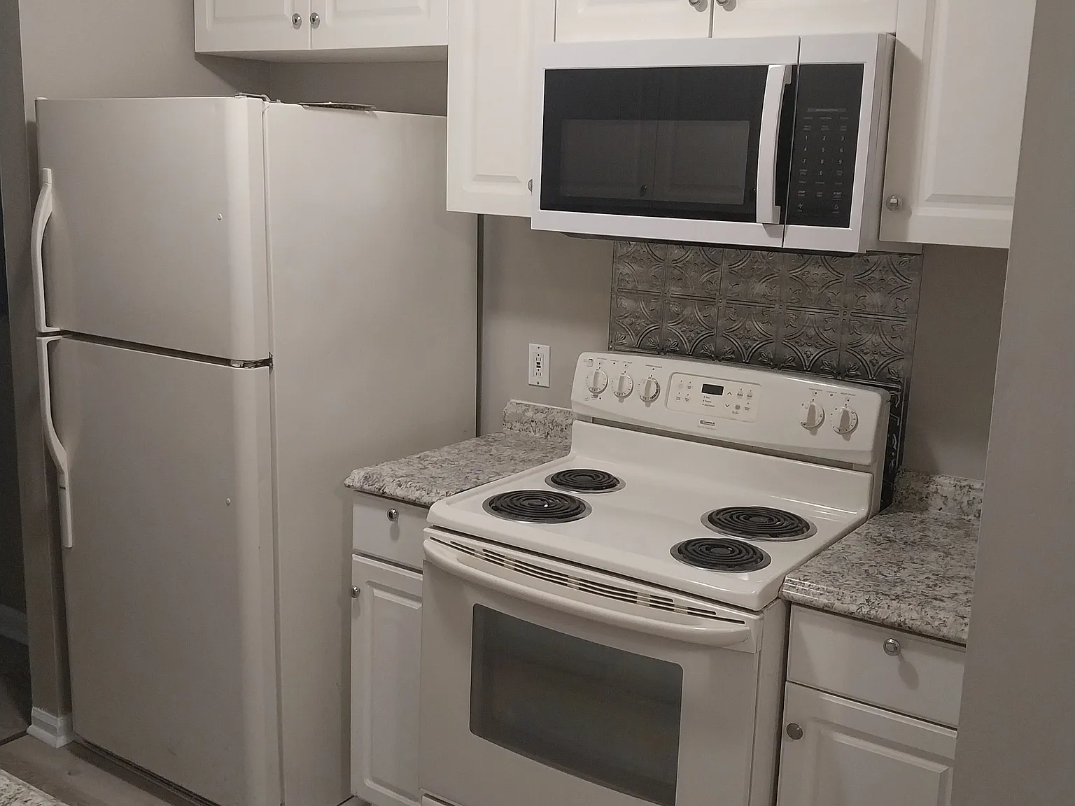 2203 Bennett Avenue — Photo 2